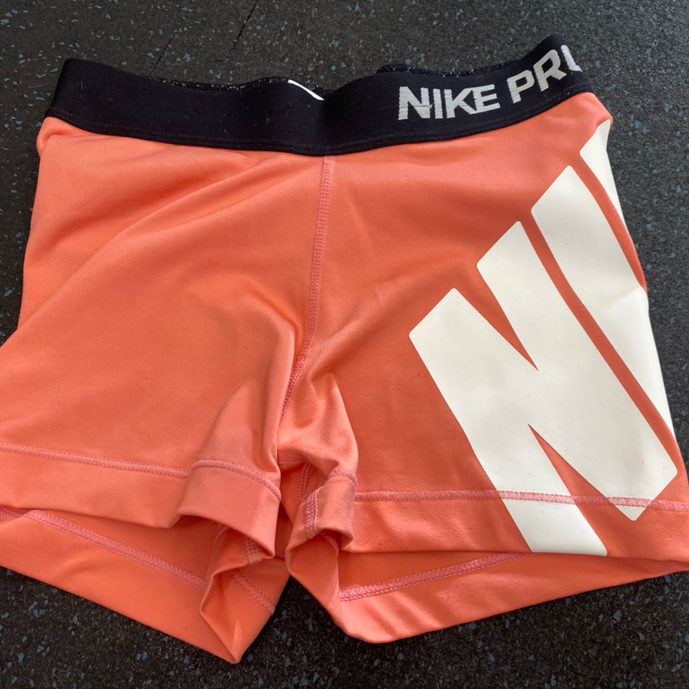 Coral Nike pros